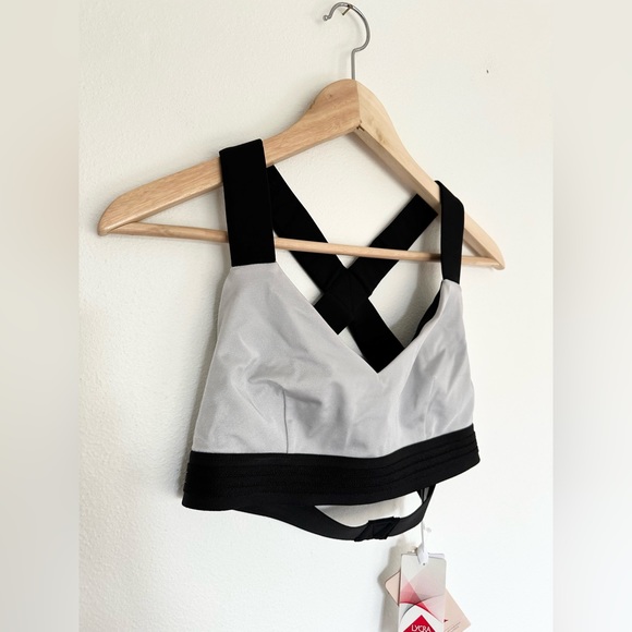 NO KA OI Mahina Ola NWT Sports Bra Size L 8‎ Silver Metallic - Picture 6 of 9
